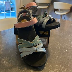 Never worn Teva Tirra sandals